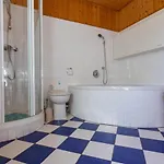 Theo 109 Apartment *