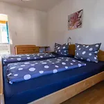 Theo 109 لبسيا