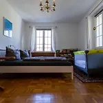 Theo 109 Apartment