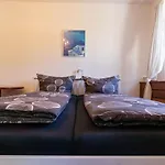 Theo 109 لبسيا