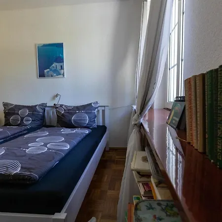 Theo 109 Apartment