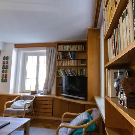 Theo 109 Apartment